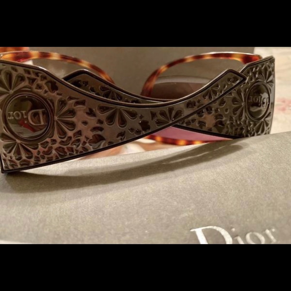 Dio sunglasses for sale - Picture 2 of 4